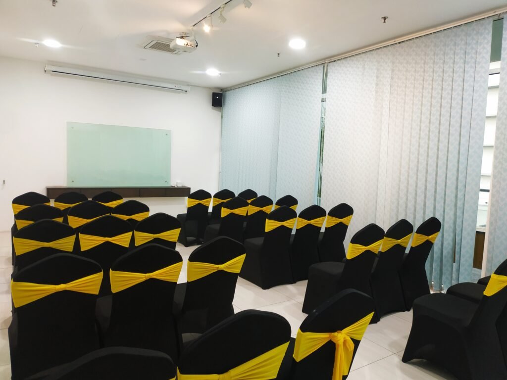Host Impactful Seminars in Our Fully Equipped Seminar Room!